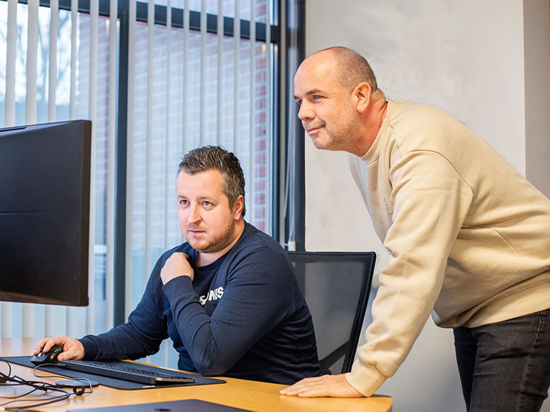 Michel en Ron aan het werk