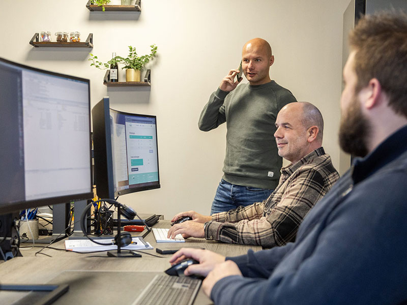 Alex, Ron en Marco aan het werk.